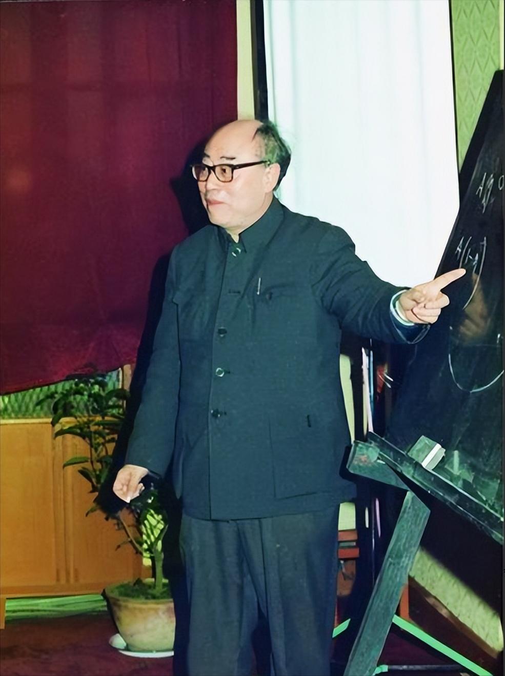于敏的超级大脑有多厉害呢？曾经和他一起工作过的杜祥琬院士在一次采访时说：有一次，