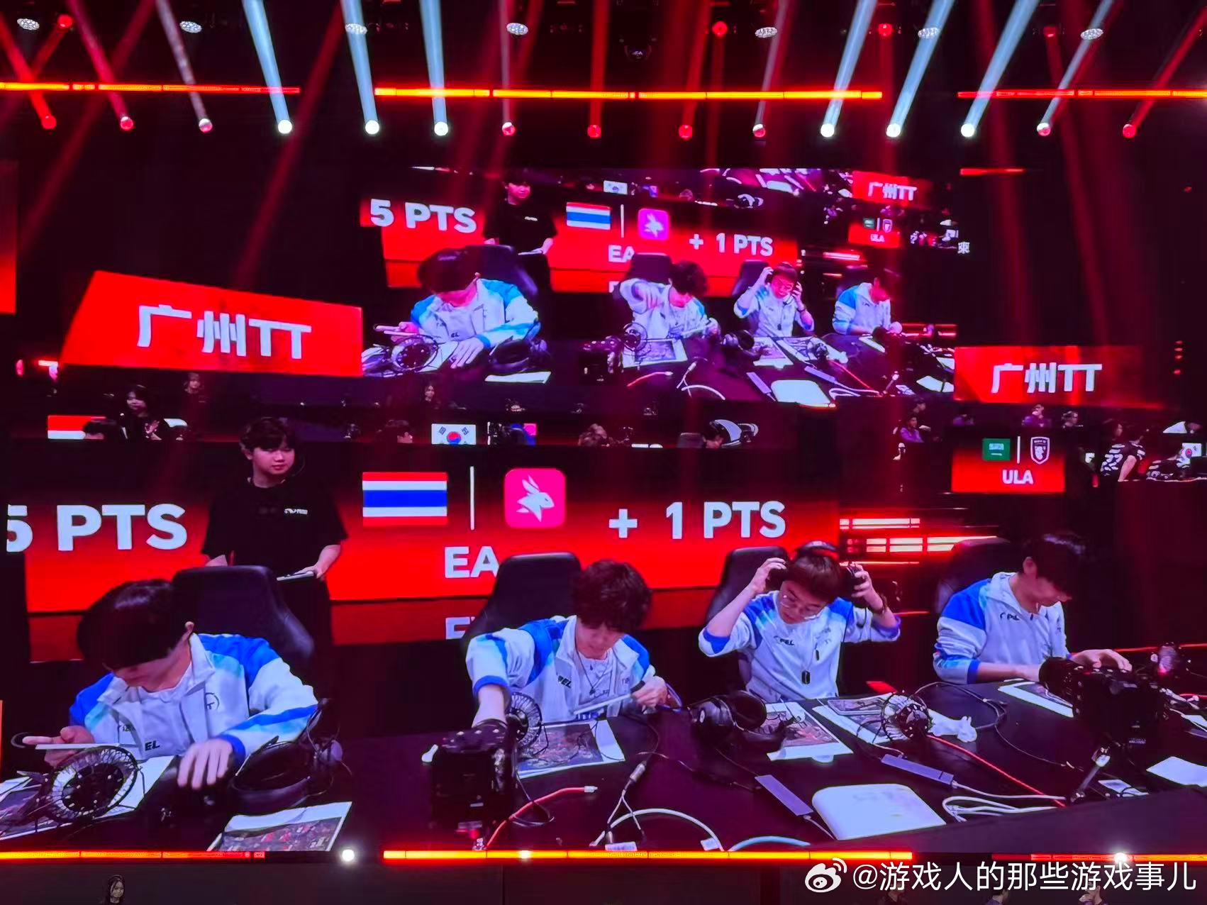 TT世界赛满编吃鸡全员配合默契拉满，决赛圈稳稳守住阵线，TT拿下世界赛满编吃鸡佳