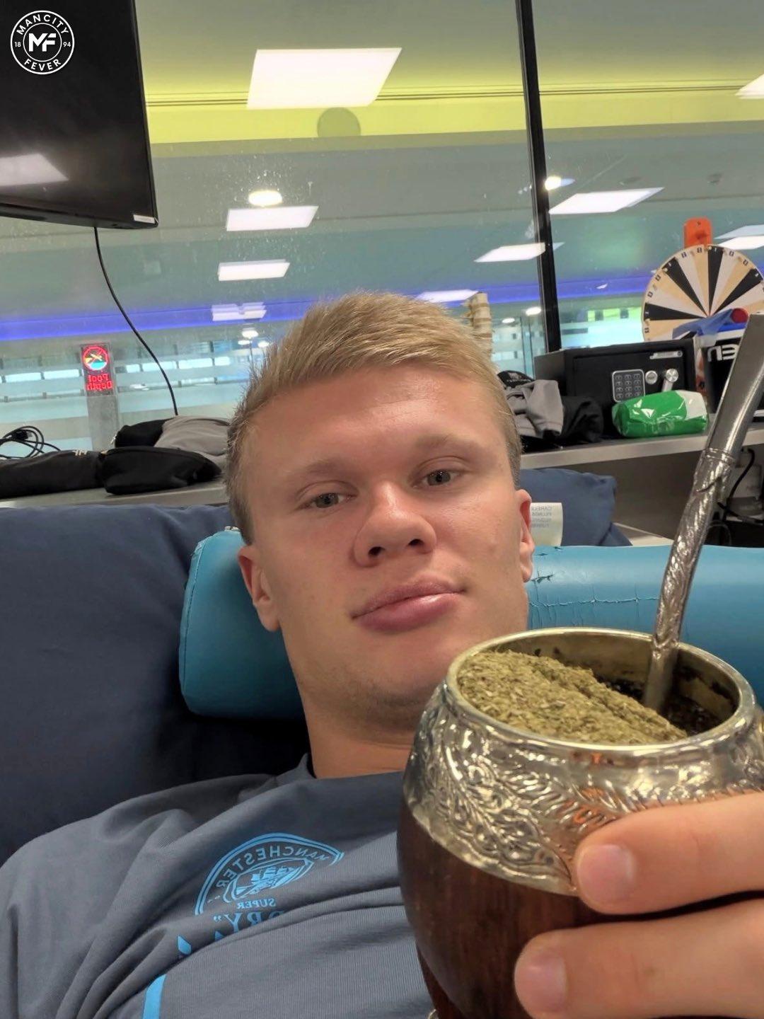 哈兰德可能要休息了。

周二对阵雅典AEK的欧冠比赛，曼城有可能不让这名挪威前锋