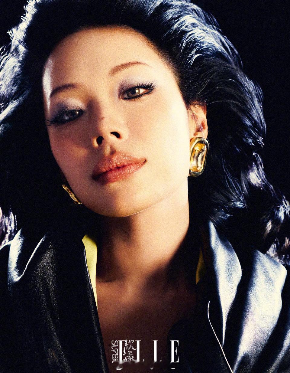 万妮达成为SuperELLE9月刊封面人物🔥“姐们有力量”万妮达 ​​​