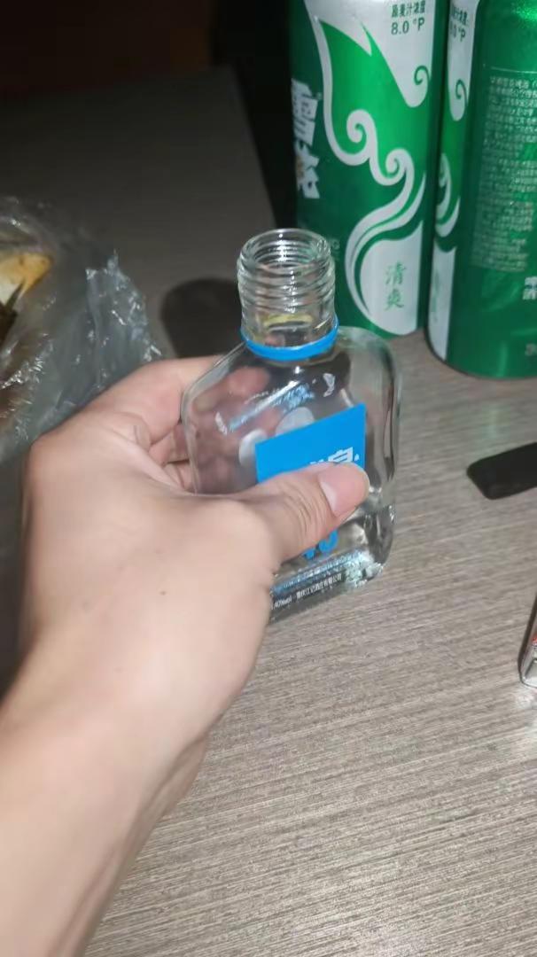 我曾经一直以为，两个人过日子，不怕苦，不怕穷。只要心往一处靠，劲往一处使，慢慢熬