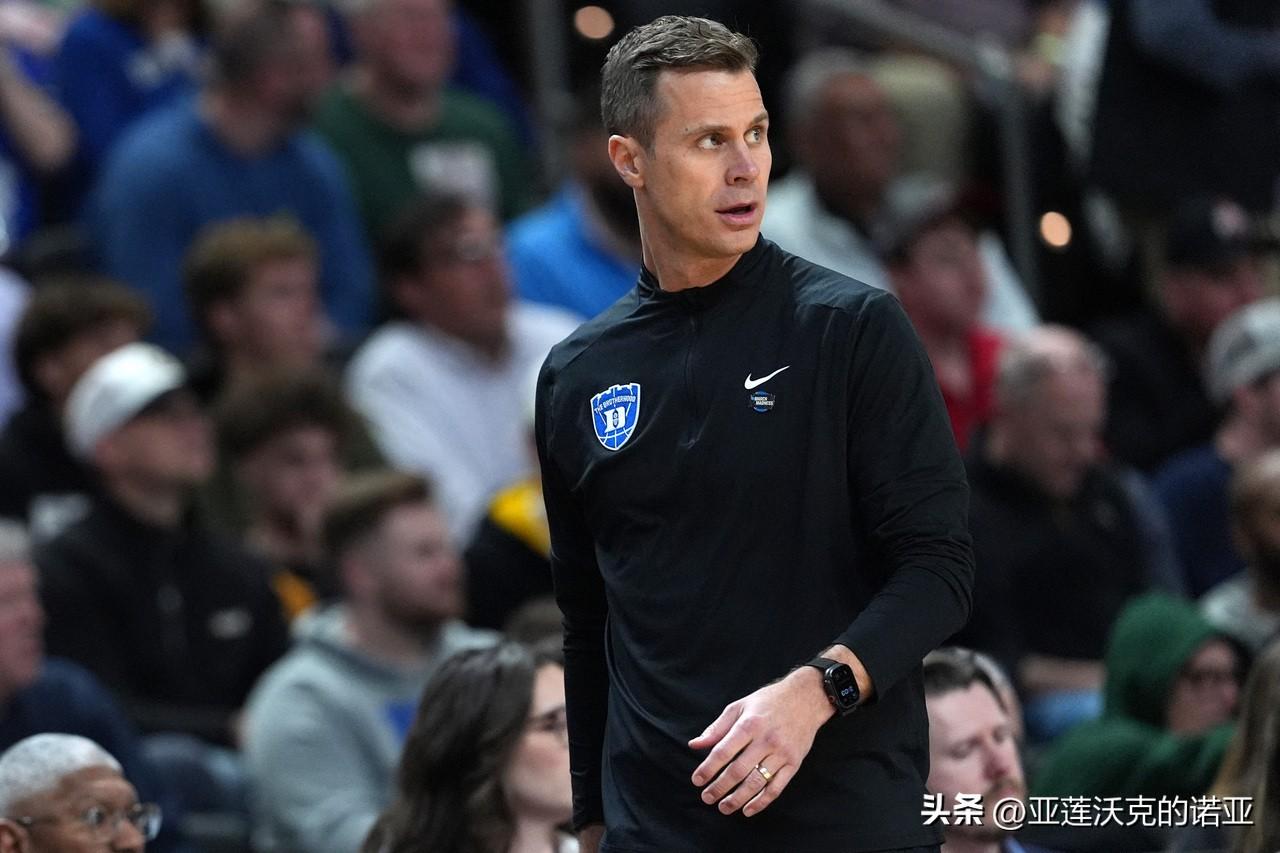 16号种子锡耶纳Siena将头号种子杜克大学逼到悬崖边缘但最终惜败，蓝魔主帅Jo