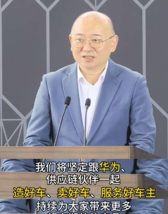 尊界V800合肥区域首批交付仪式今天举行。据悉，江淮项总表示，尊界未来会在SUV
