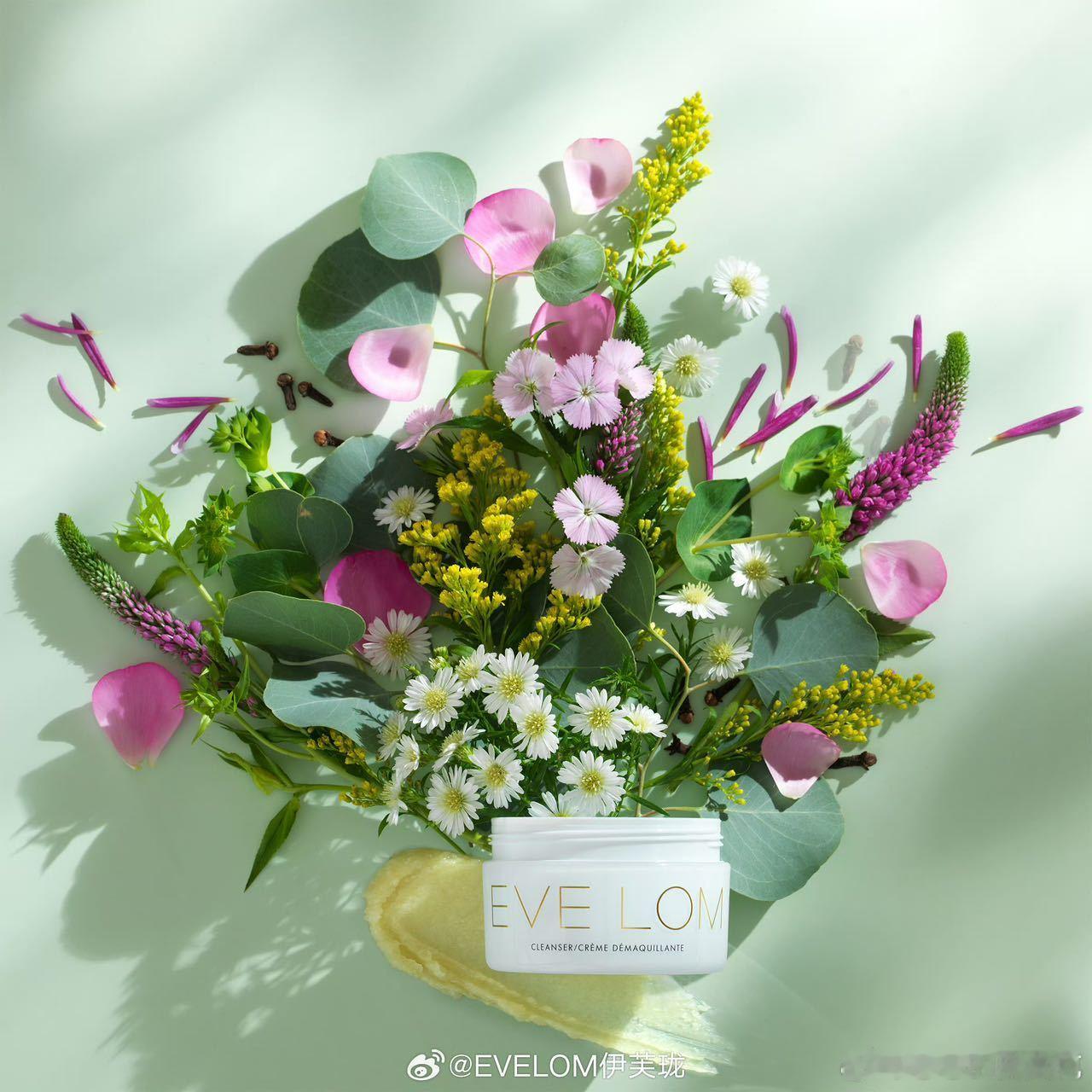 #肖战花神感易如反掌#  肖战 的确是戳中了我的心了呀，这么帅气的大帅哥，有谁会