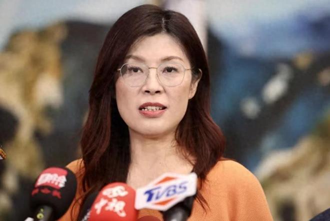 郑丽文回信了，两岸信号变了，下一步怎么走？
 
2025年10月上旬，国民党新主
