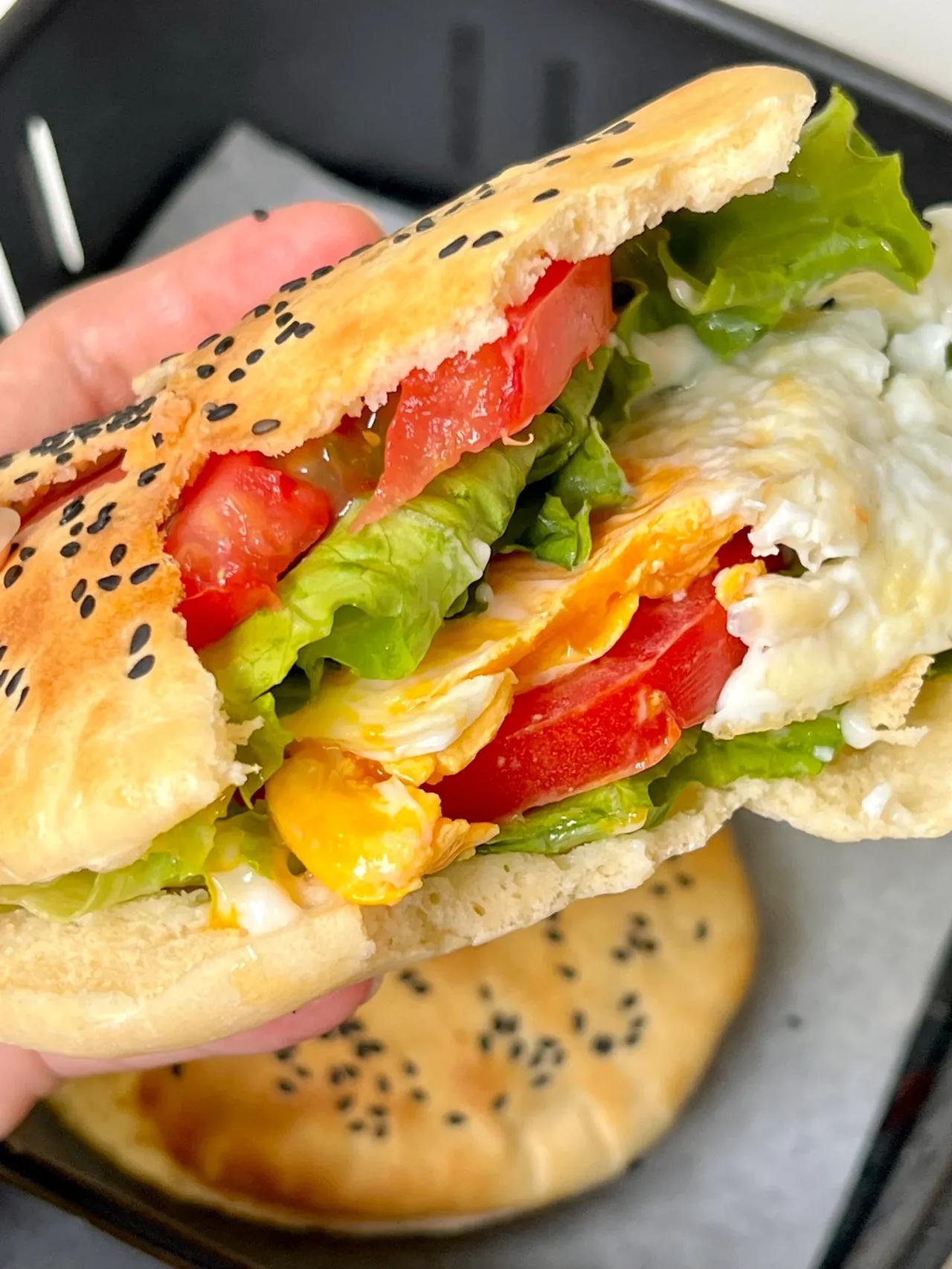 相信我…有空气炸锅都去做这个！！|||在家成功复刻薄皮汉堡胚🍔！！
一次成功！