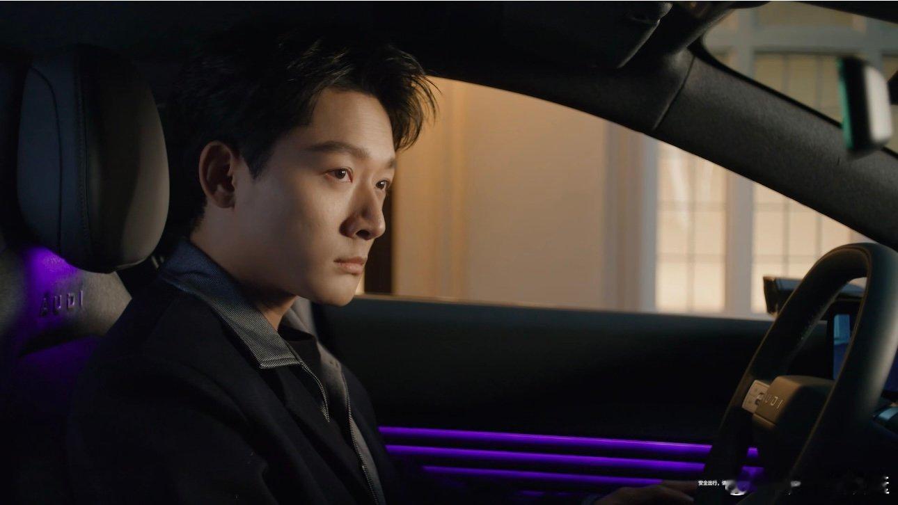 让张晚意心动的搭档终于出现平安夜赶戏不孤单，张晚意有这位聪明进取的高颜值搭子相伴