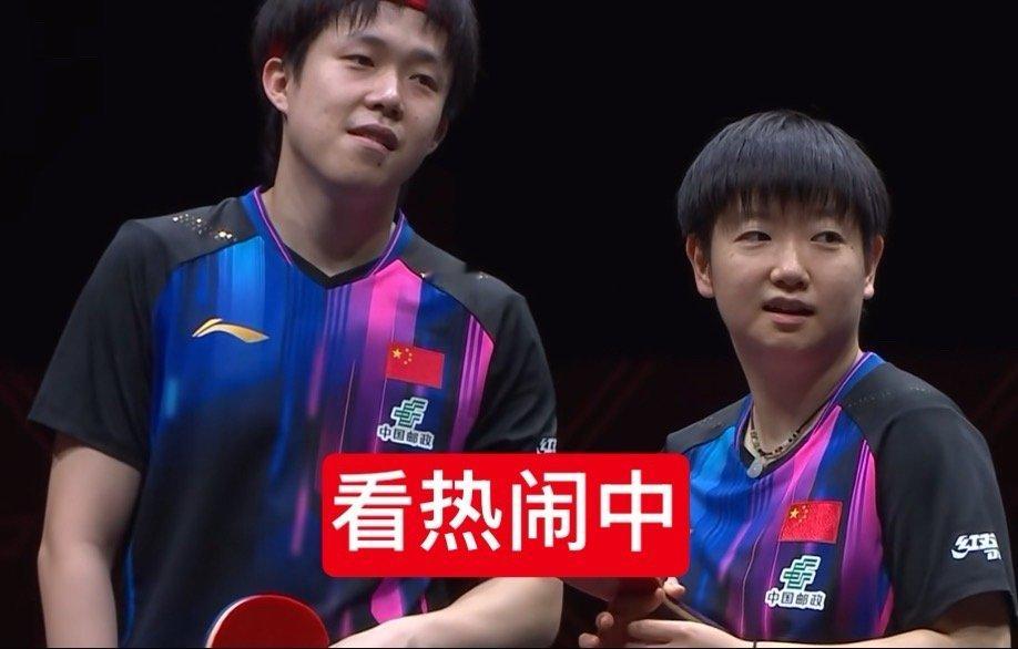 😏斜嘴笑也传染吗 