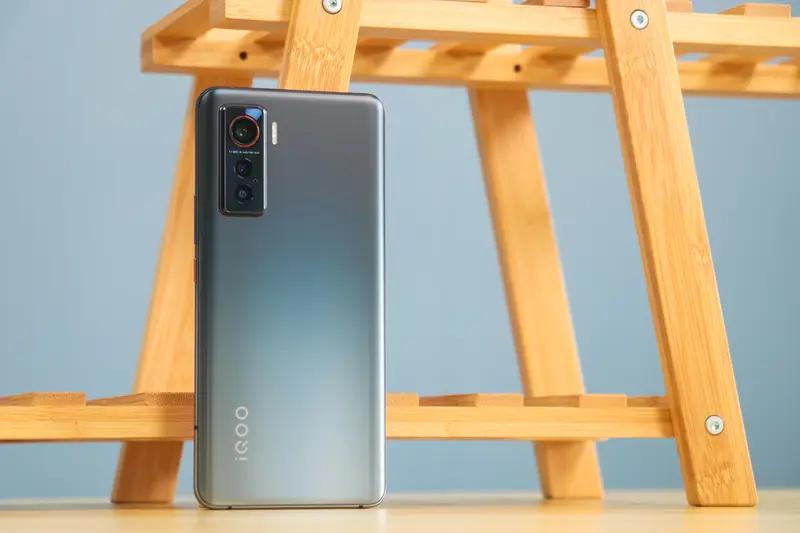 iQOO 16工程机参数拉满，8500mAh大电池+2nm芯片，价格或破6000