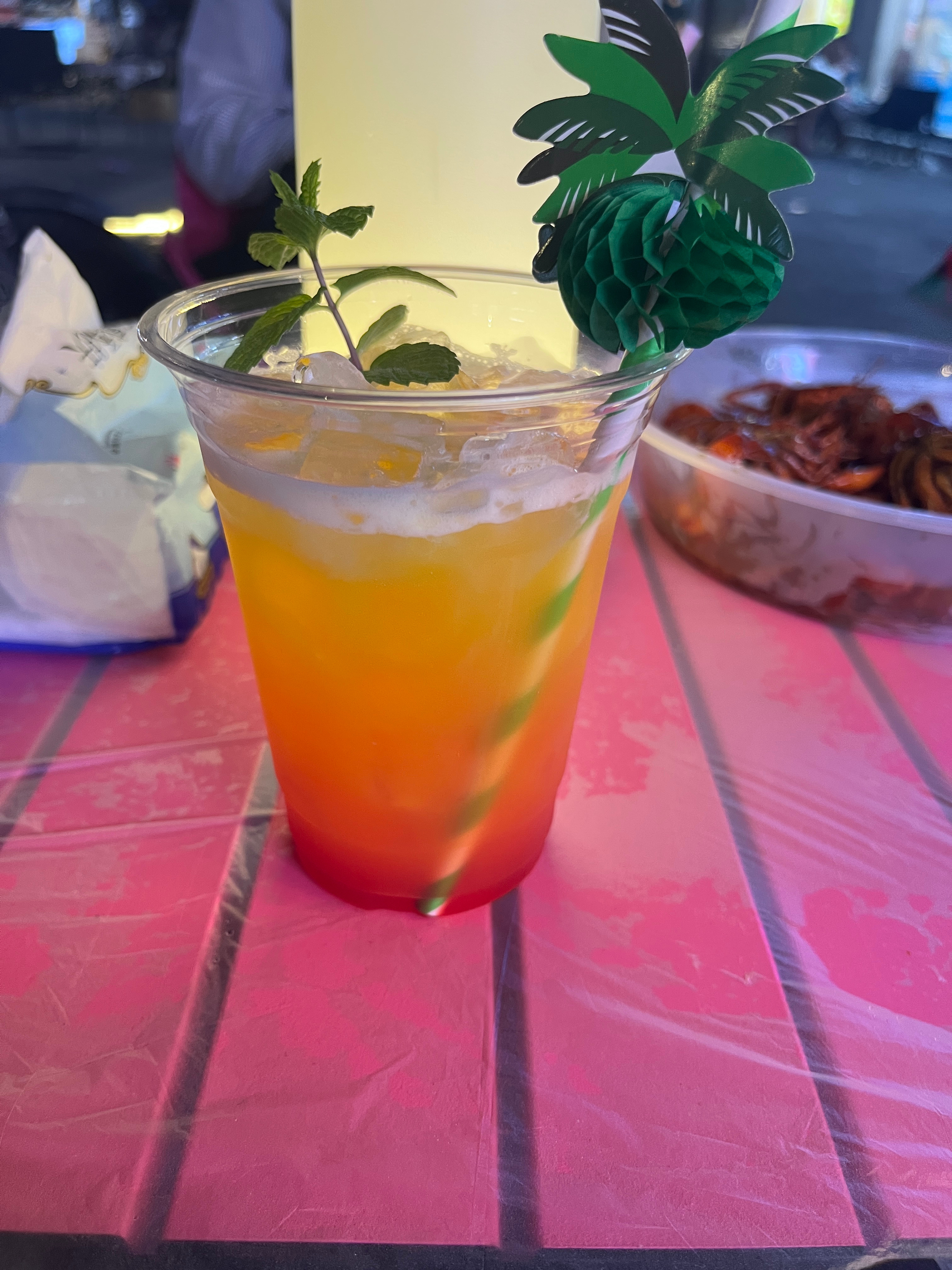 小龙虾搭配调酒，夜生活才刚刚开始