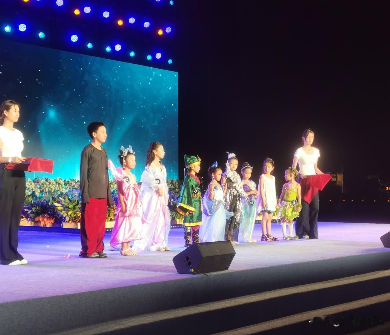 处暑之夜，东港沸腾了！

大连时装周+音乐喷泉表演！

昨天是处暑，下午开始东港