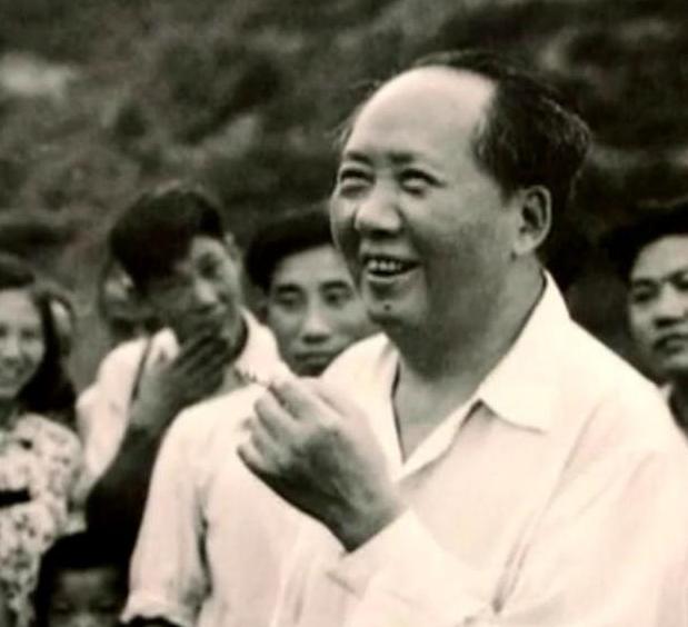 1966年6月中旬，毛主席回到了他的故乡——湖南韶山。这是建国后，他第二次回到自