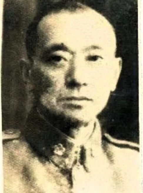 梁祗六，1893年出生，祖父是咸丰年间举人，父亲为光绪年间贡生，受家学浸润，他自