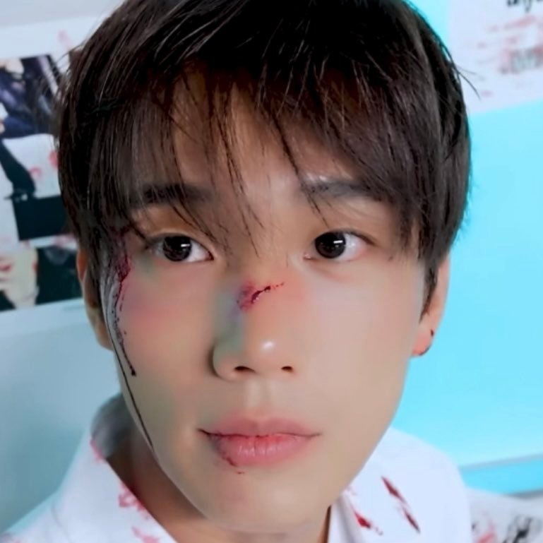 即使头破血流也是小鼻屎样© intaksuperfan 
