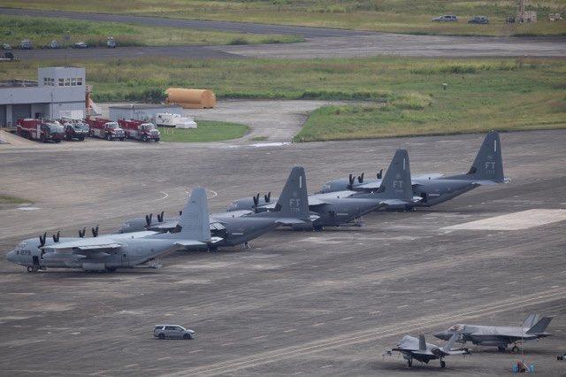 12月17日星期三，三架美国空军HC-130远程战斗搜救（CSAR）飞机和一架海