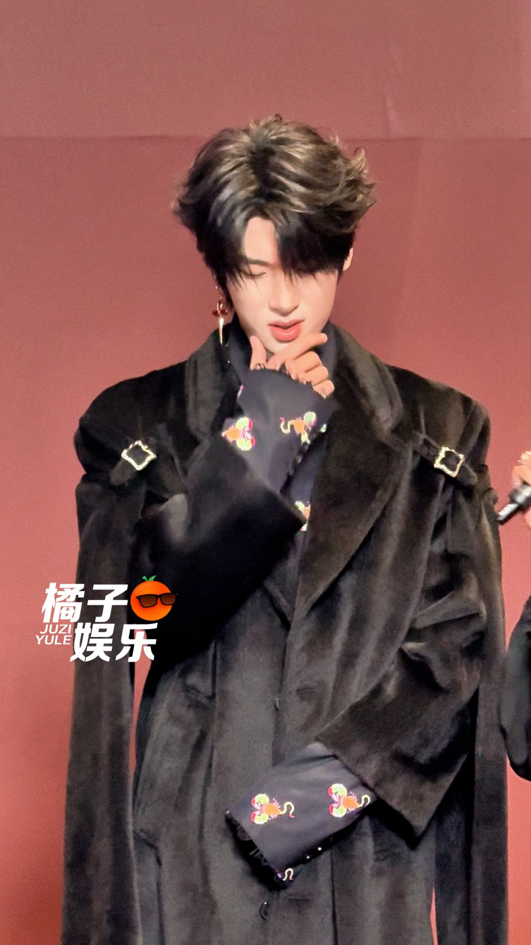 哎呀你们快看这个思考的顺🥺依旧不搓下巴思考不了/.张峻豪不搓下巴思考不了上城士