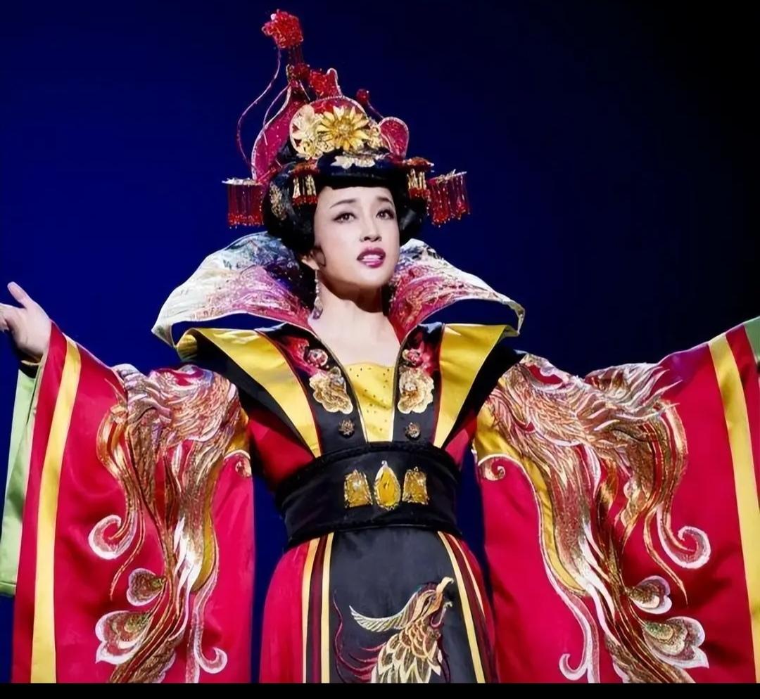 武则天传奇
从才人到一代女皇
 
武则天的父亲原本是做木材生意的商人，当年隋炀帝