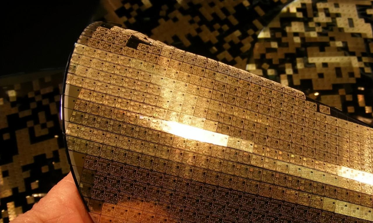 2025 年 9 月底，荷兰政府突然出手，以所谓国家安全为由，强行冻结中资控股的