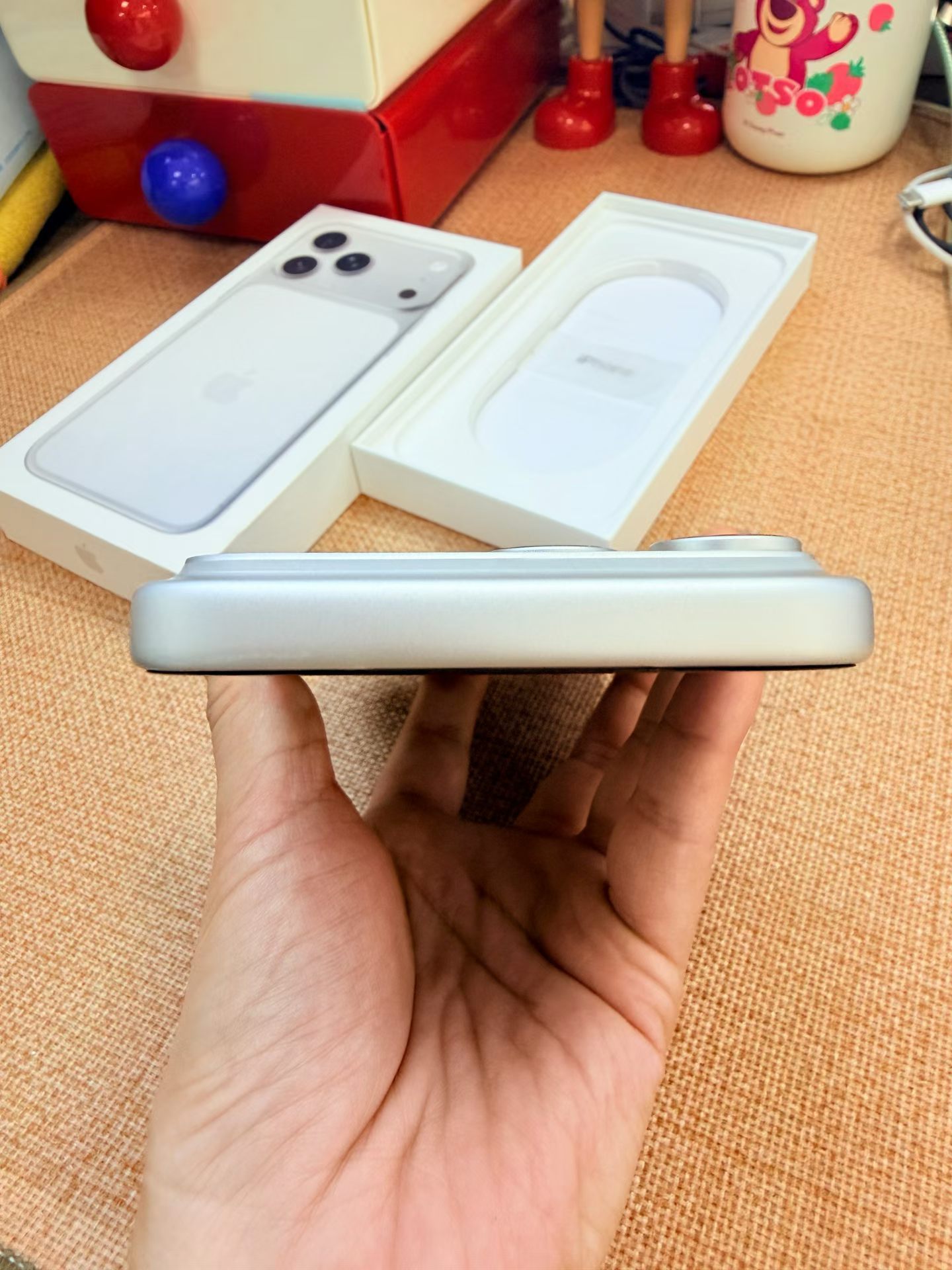 精品二手机苹果17pro max 1T银电池效率93%，国行纯原，98新🇨🇳