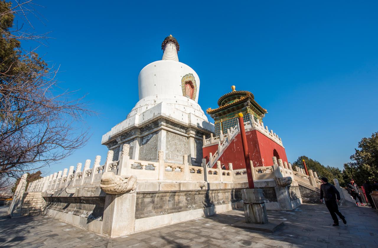 雪景是北京最美的风景之一。
一下雪，北京城就像电影片场。
故宫、北海公园、恭王府