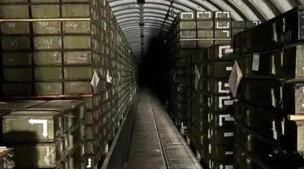 俄乌冲突提醒中国：解放军要在西部沙漠，屯够300万人的武器弹药。这是俄乌冲突的一