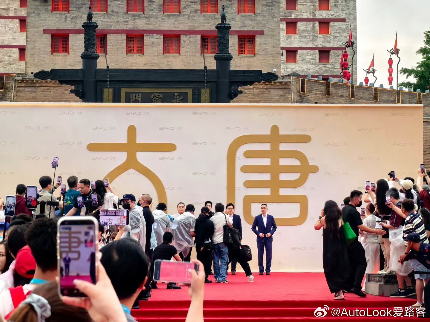 张若昀代言比亚迪大唐太帅了