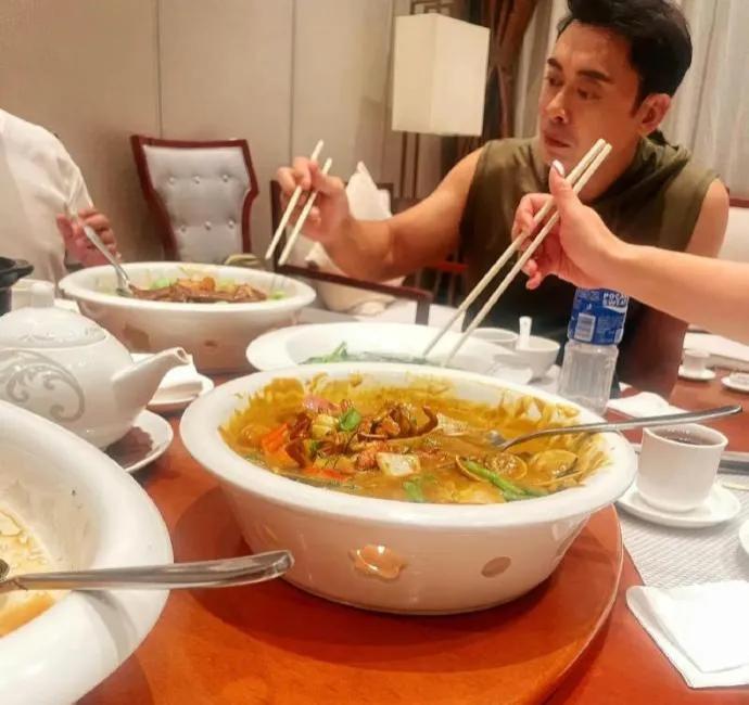樊少皇可没医美吧，咋比以前帅了呢，记得以前挺超雄的，什么情况啊啊啊啊
