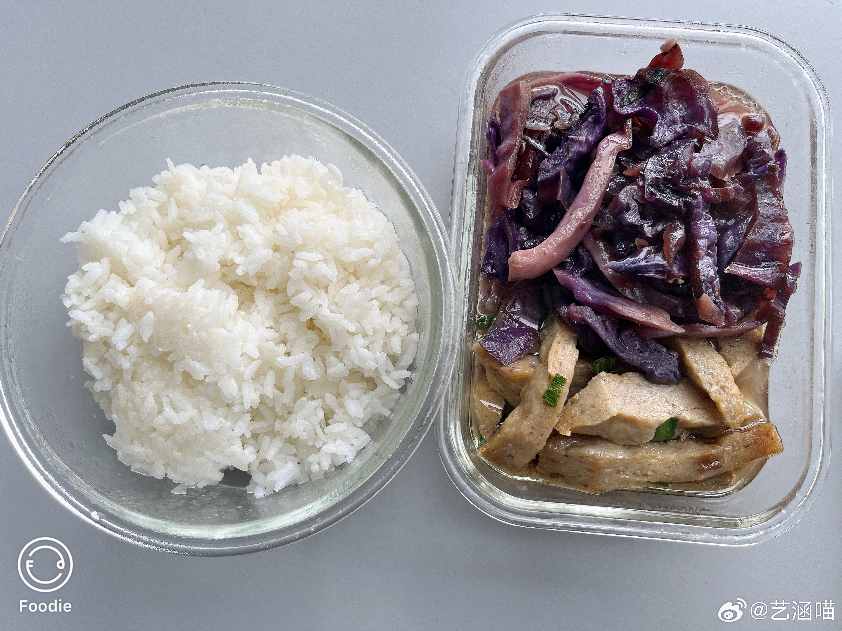 吃晚饭了喔！今天早上的麦片量少现在已经饿的头晕眼花急需碳水补充能量紫椰菜炒肉丝鲮