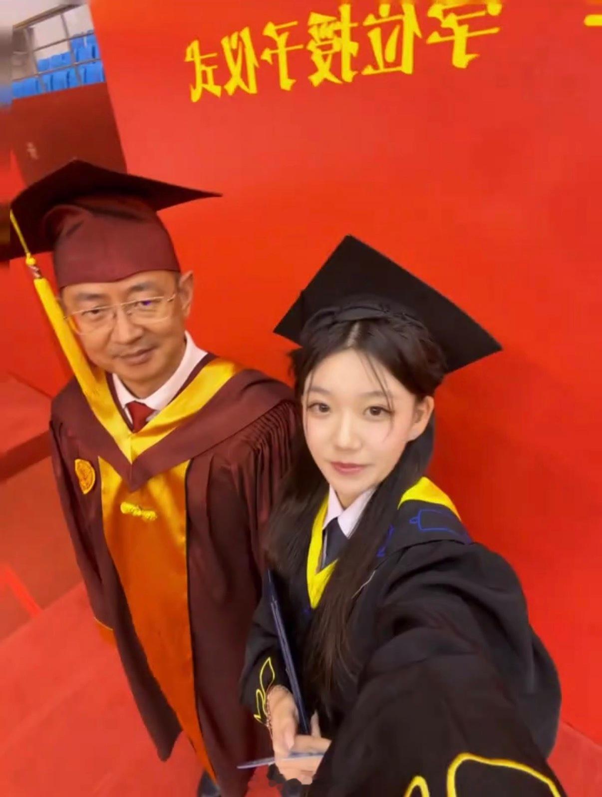好幸福！能和大连海事大学单校长合影