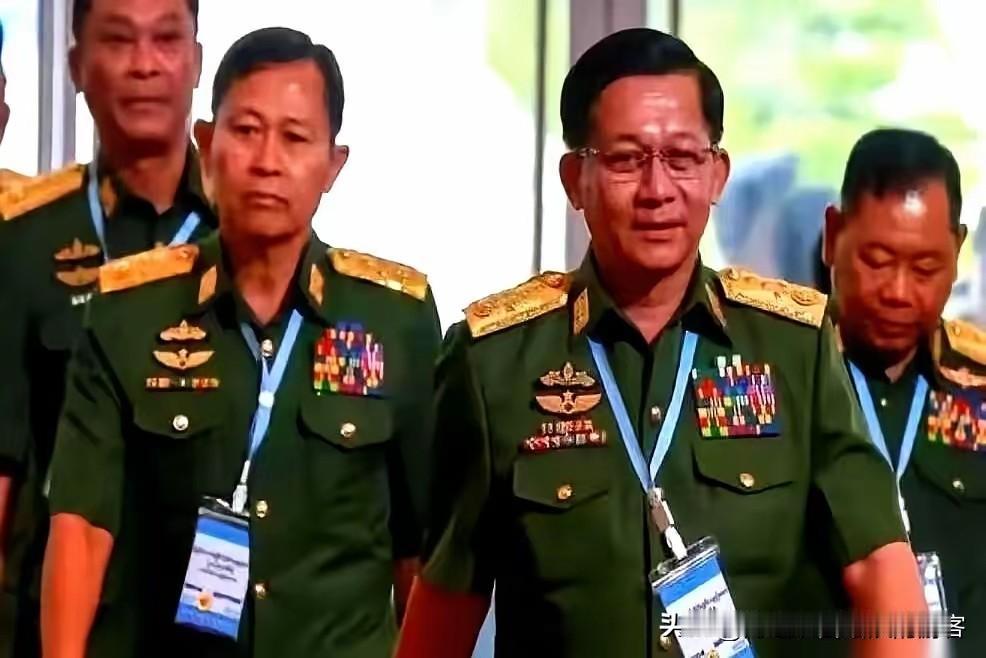 洪森直接开骂了，指着他那个48岁的儿子。“让你去美国待了10年，人脉呢？关系呢？