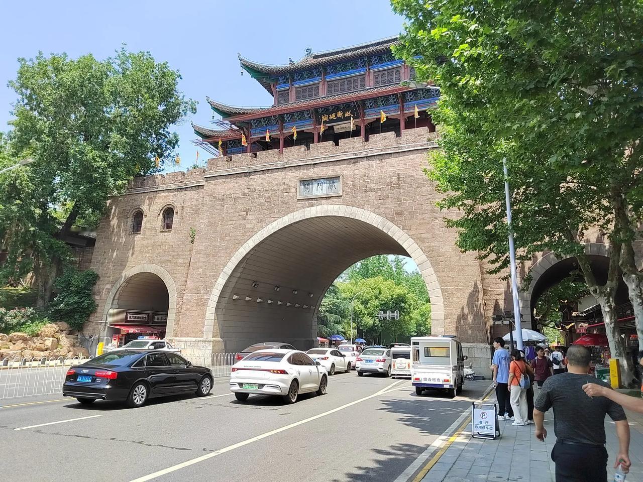 五一出门，感觉已经到了食无安全的地步！此时躺在床上无法入睡，皆因肠胃不安，这怎么