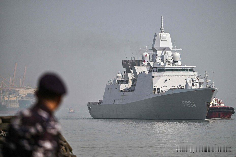国防部证实：荷兰护卫舰强闯西沙，
我军“以新制旧”电子瘫痪驱离，硬核维权！
近日