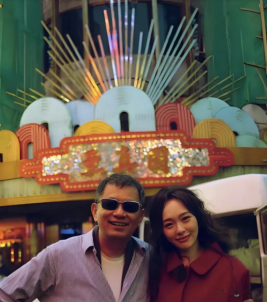 有网友说，王家卫对演员有服从性测试，我觉得服从性测试可能有，因为从他故意让唐嫣出