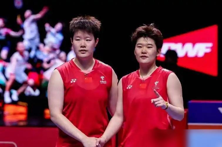 别吹了。这场2-1的胜利，恰恰是国羽头号种子最大的警报。
我告诉你，对手是谁？