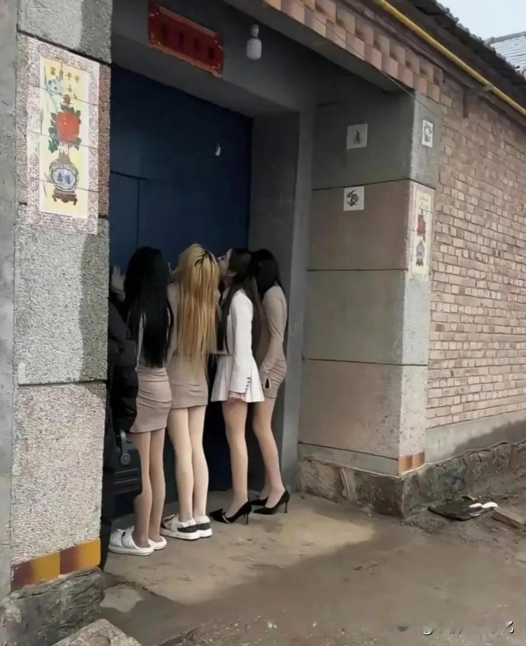 他们这是在干嘛