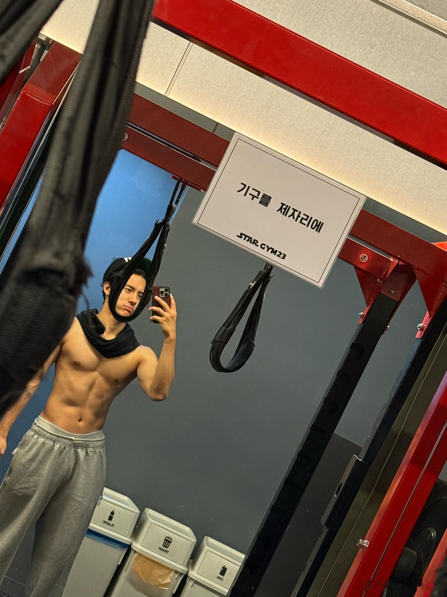 孙英宰又发了灰裤子图 