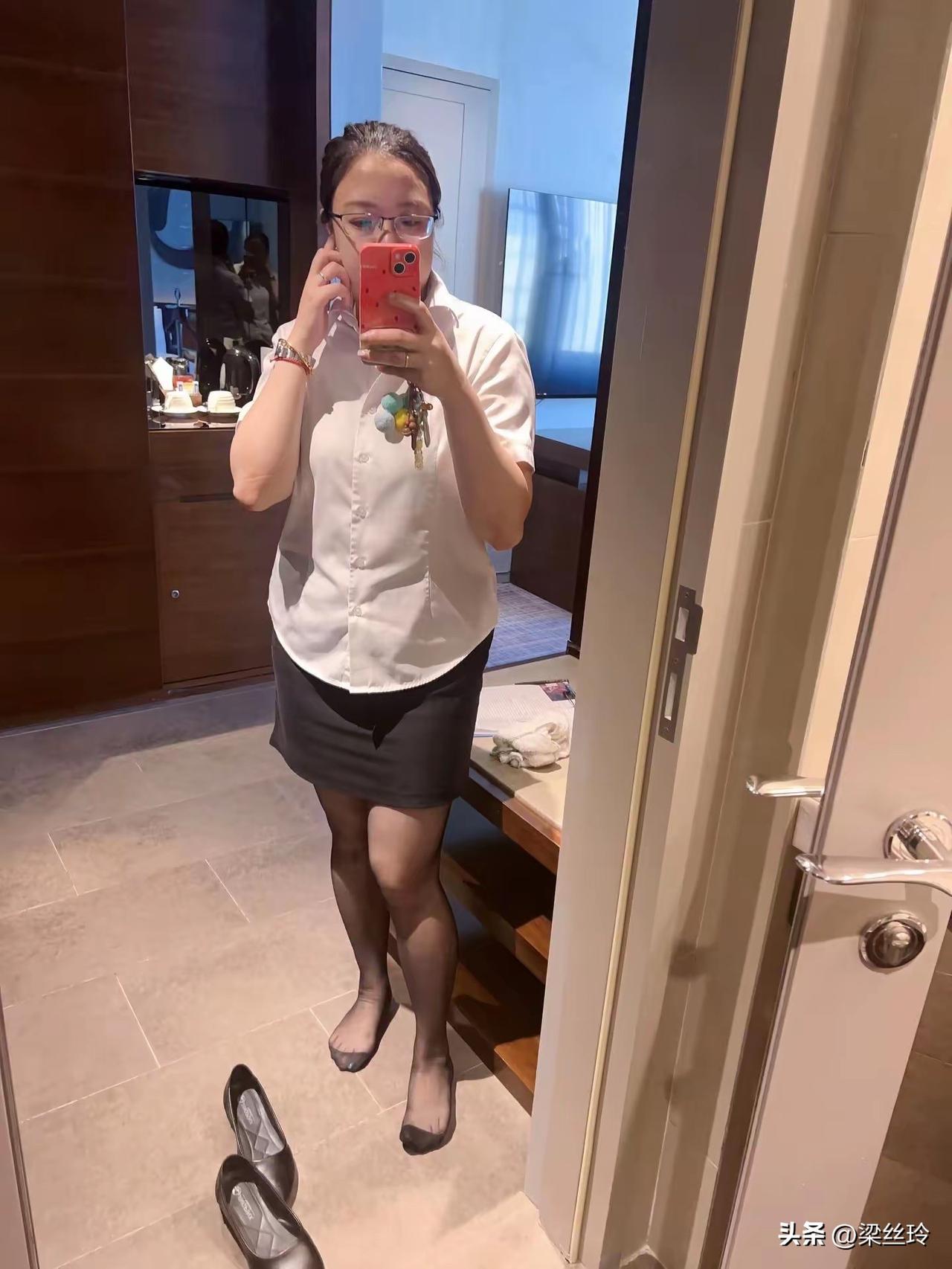 手机每天随手拍现在当个服务员也不好干