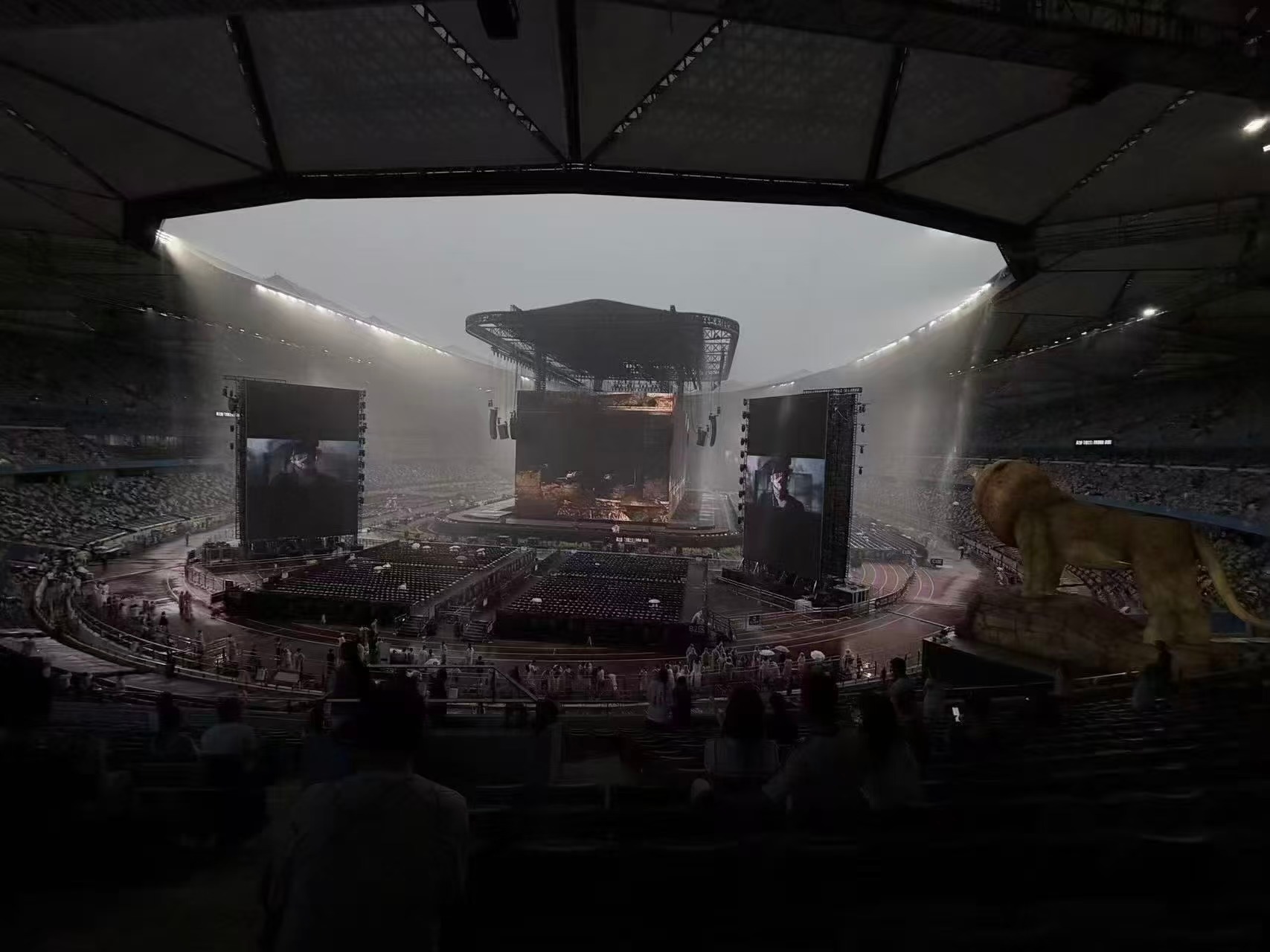一张图告诉你刚刚深圳的雨有多大：（cr. vxq 