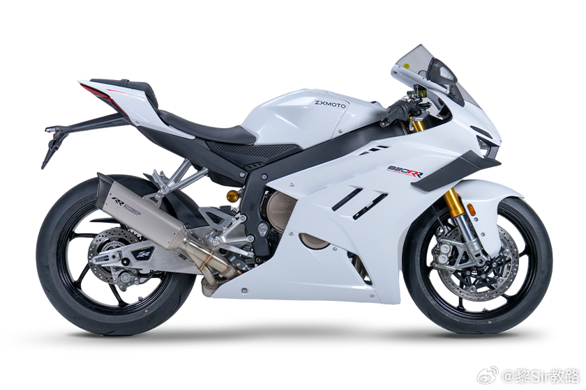 我不爱鸡汤，也不会过度去吹张雪。但是，有一点我是极度认同张雪的，要购买820RR