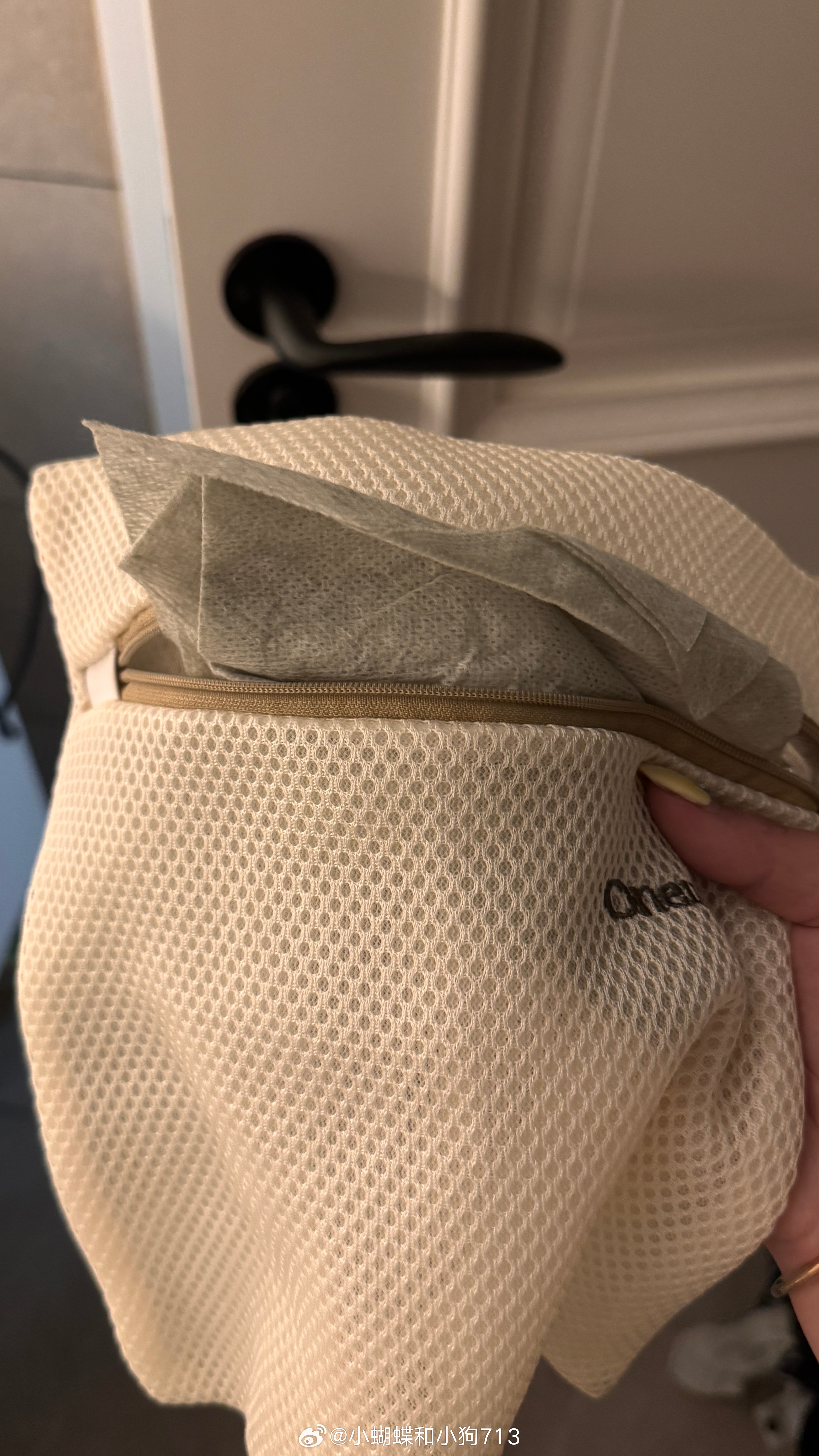 姐妹们吸色片真的很推荐这样用洗衣袋装起来效果一样而且也很容易扔上次我们家洗衣机报