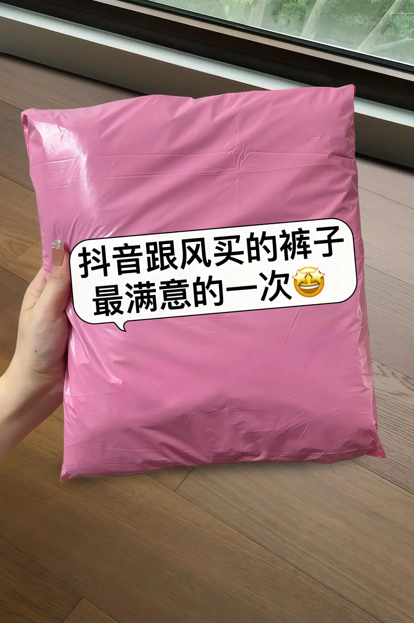 天热就想穿得凉快又好看！这条白色亚麻阔腿裤太适合夏天了。高腰版型把腰线...