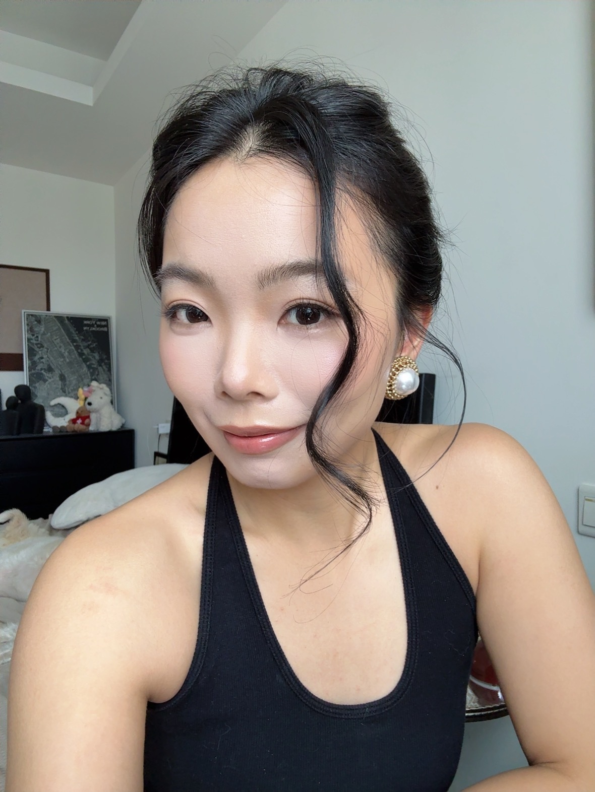 今日份练妆完成✅学完化妆后第一次练，我素颜真的有点绿，黄黑橄榄皮。以及那撮毛我学