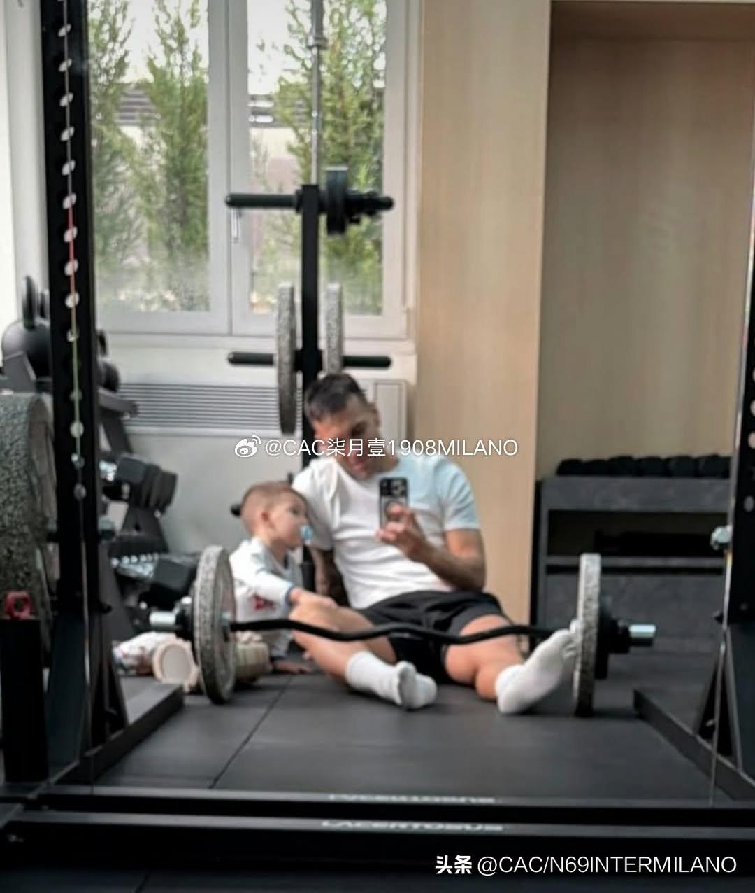 边恢复，边带娃，边秀恩爱💙
什么也耽误，好男人劳塔罗🖤