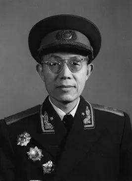 1937年，西路军侦察部长欧阳毅逃亡途中偶遇东北军，对方竟好酒好菜招待他，欧阳毅