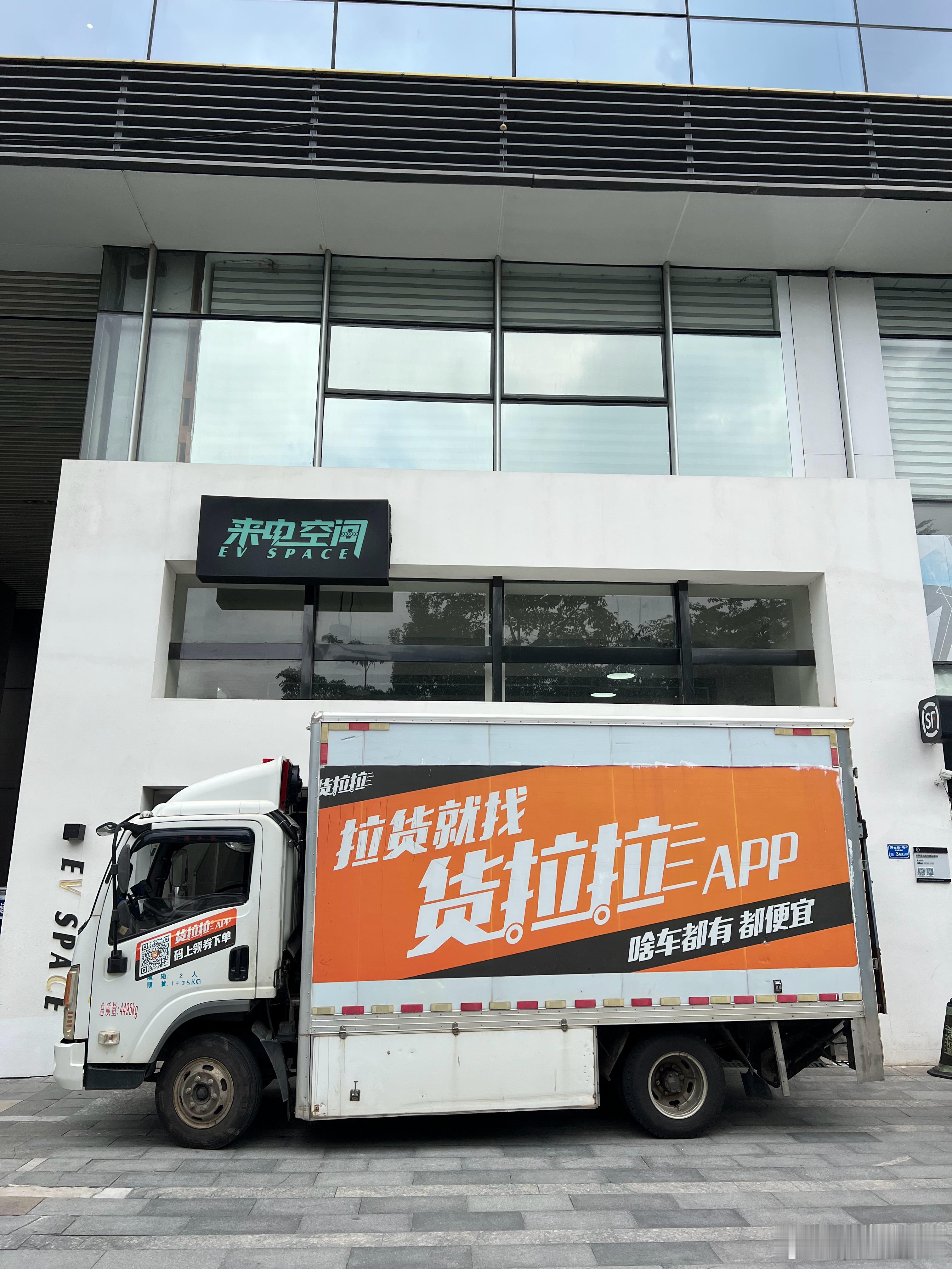 见过堵门的，但没见过请货拉拉堵自己门的防台风想尽一切办法了台风桦加沙  ​​​