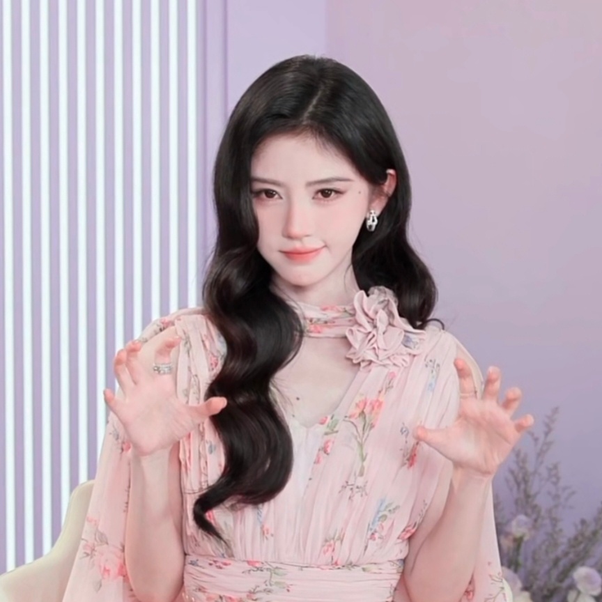 鞠婧祎随随便便就出神图了露脸即神图谢谢[手指比心] ​​​
