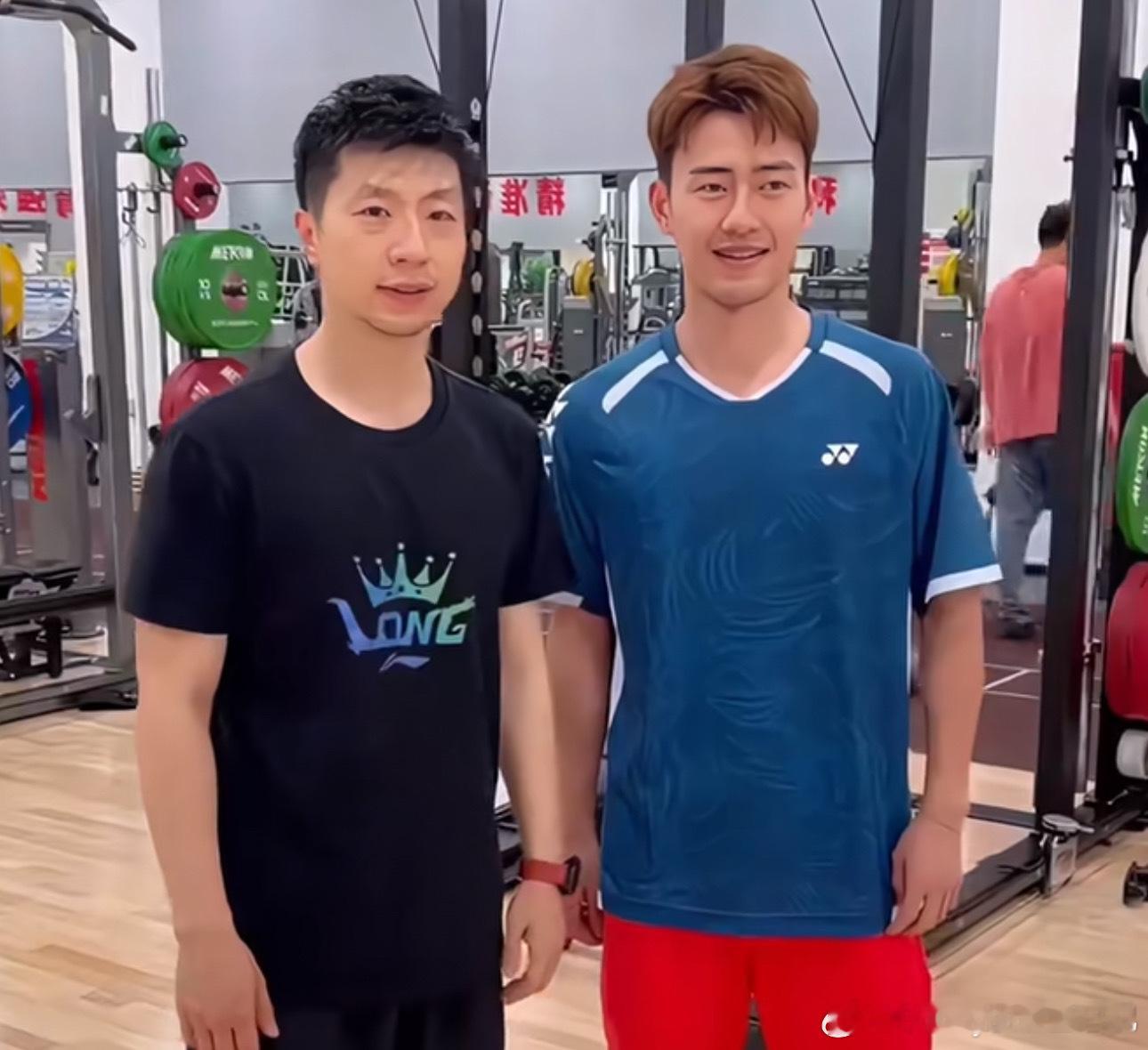#马龙王昶合照#哈哈，王昶终于如愿以偿和龙哥合照了[哈哈]#马龙王昶同框合照# 
