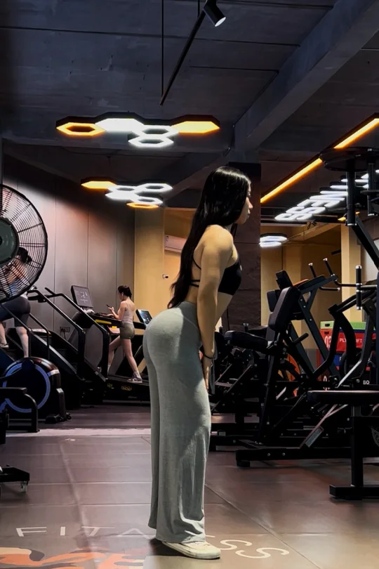 她练的太好了！健身房打卡