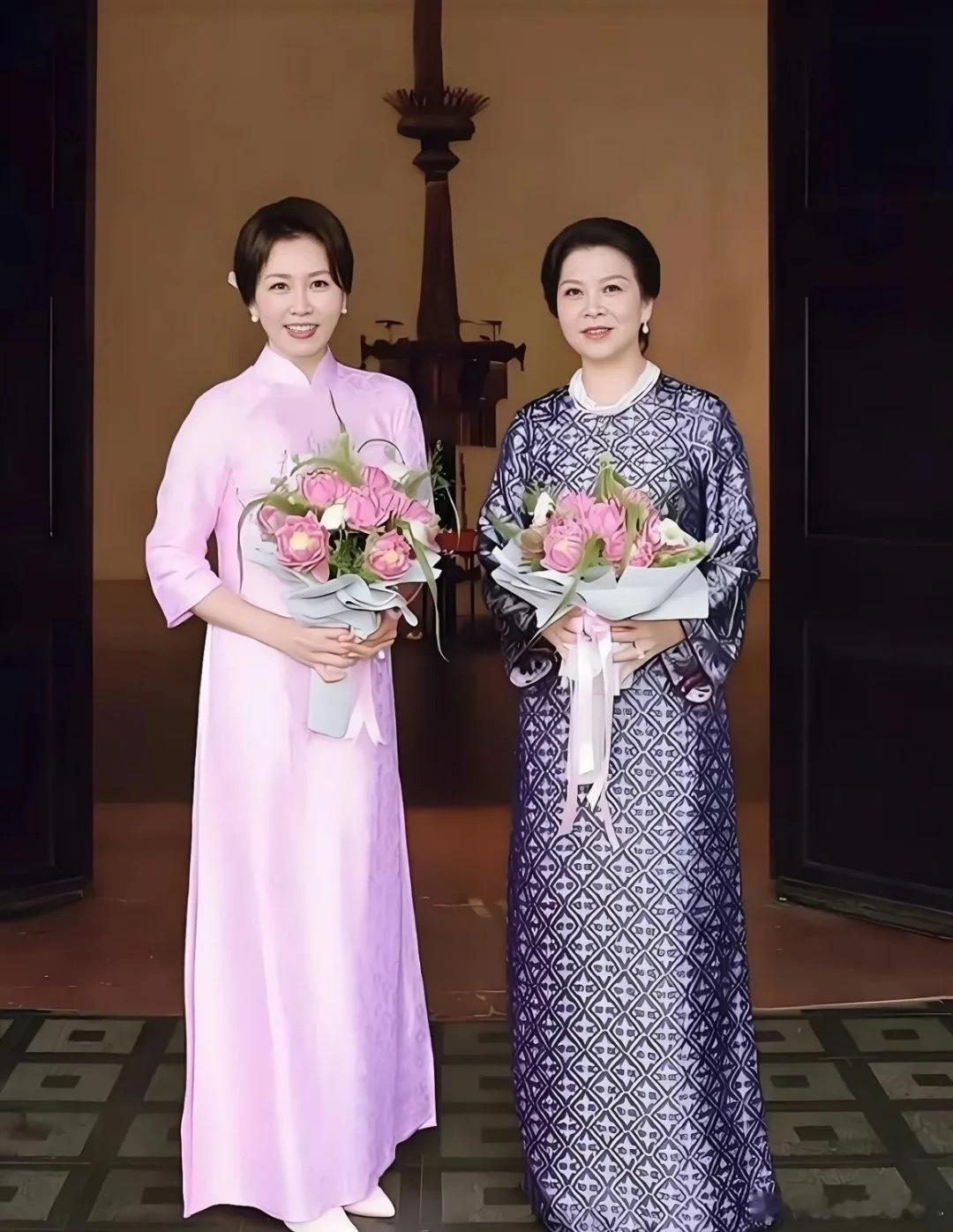 韩国第一夫人金惠景和越南第一夫人吴芳璃合影，一个59岁，一个54岁，谁更有气质一