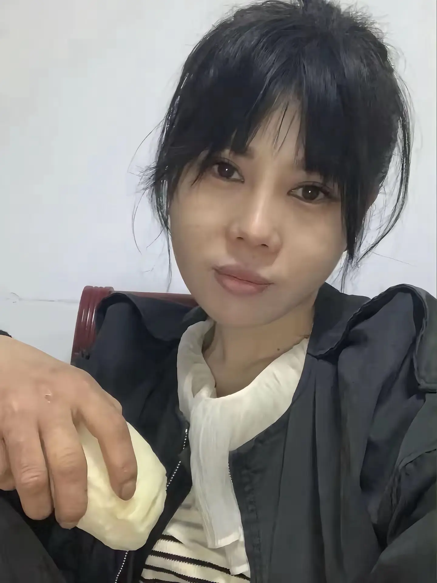 17:00下班，，着急慌忙去医院给大宝办出院手续，18:00接小宝，1...